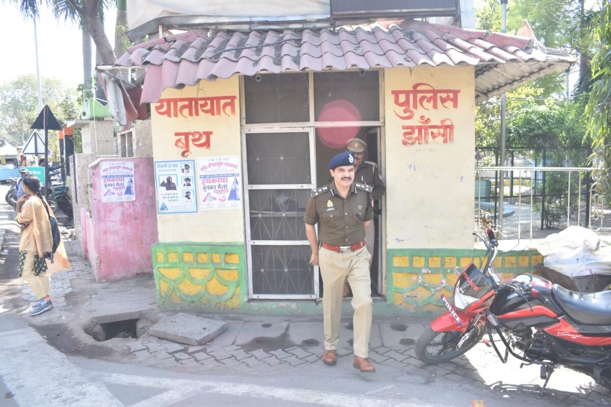 डीआईजी झांसी रेंज कलानिधि नैथानी
