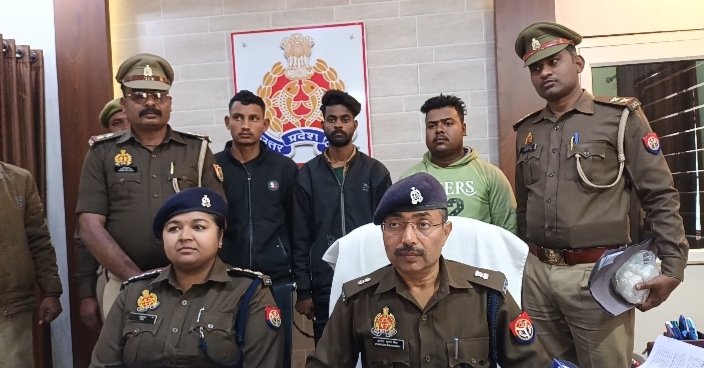 चोरों को पुलिस ने दबोचा
