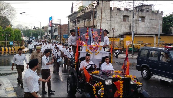 अनुशासन से उठे स्वयंसेवकों के कदम