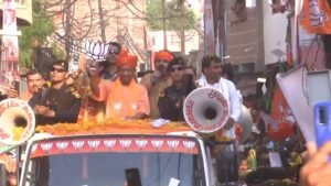 योगी का रोड शो