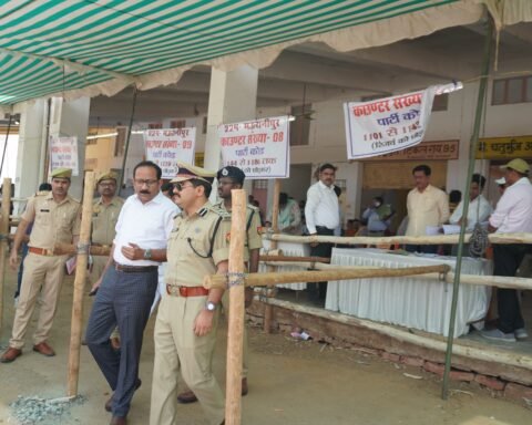 पोलिंग पार्टियों का जायजा