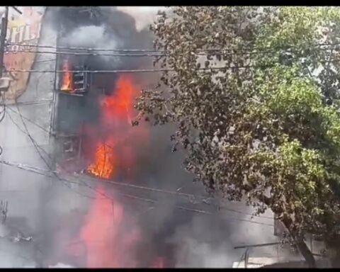 दुकान में लगी भीषण आग