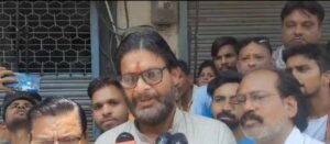  दुकानों में लगी भीषण आग