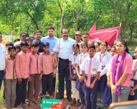 आला अधिकारियों ने किया पौधारोपण