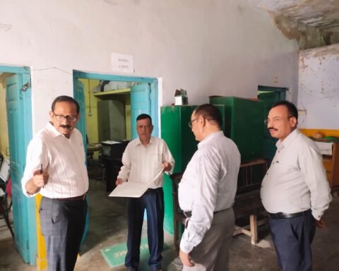 झांसी के मंडलायुक्त बिमल कुमार दुबे