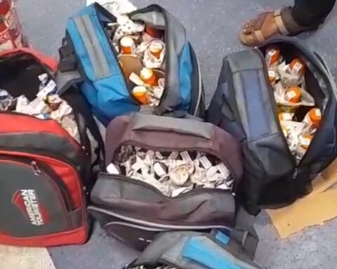 ट्रेन कोच में पकड़ी गयी शराब