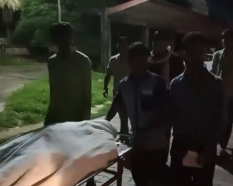 अनियंत्रित कार टकरायी डिवाइडर से