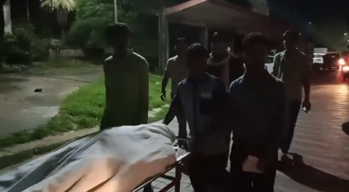 अनियंत्रित कार टकरायी डिवाइडर से