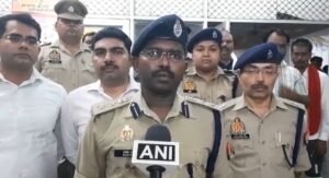 अनियंत्रित कार टकरायी डिवाइडर से