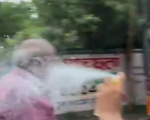 बुजुर्ग से दुर्व्यवहार पड़ा भारी