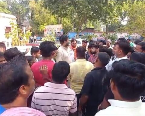  नगर निगम का घेराव