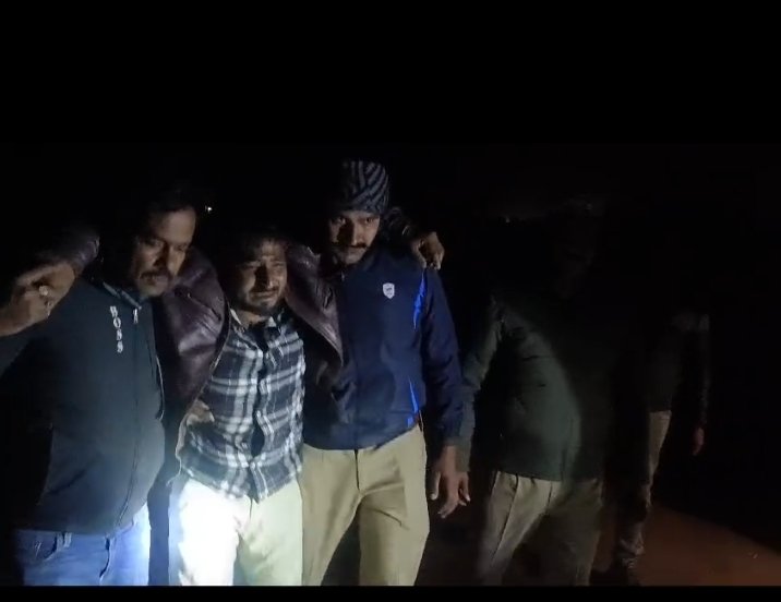 इनामी बदमाश मुठभेड़ में गिरफ्तार