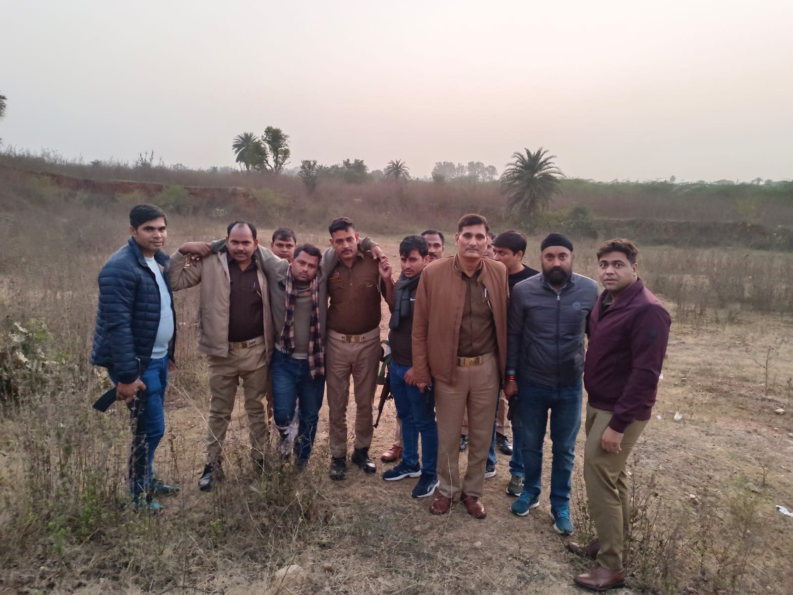 मुठभेड़ में गिरफ्तार