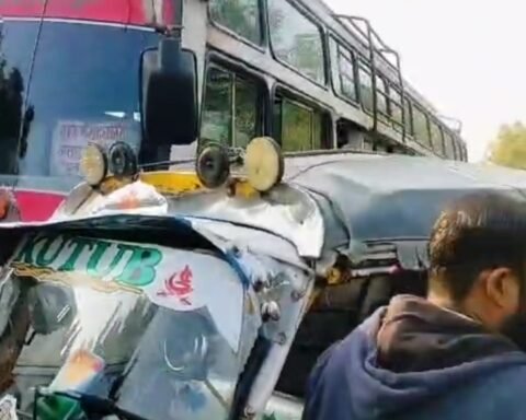बस ने ऑटो में मारी टक्कर
