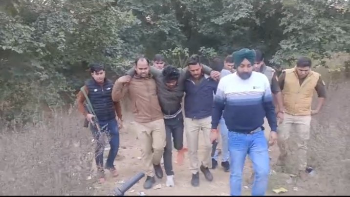 आरोपी मुठभेड़ में गिरफ्तार