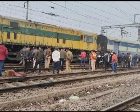 मालगाड़ी का डिब्ब हुआ बेपटरी