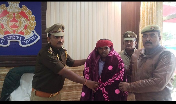 बड़ागांव थाना प्रभारी ने बांटे कंबल