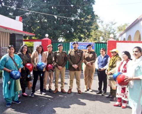 महिला पत्रकारों का हेलमेट