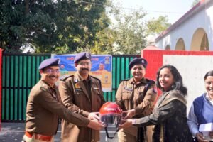 महिला पत्रकारों का हेलमेट