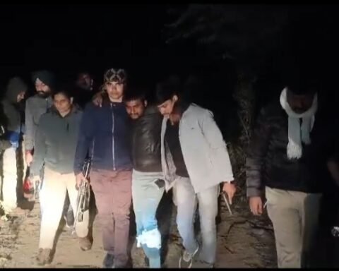 मुठभेड़ में तीन लुटेरे गिरफ्तार