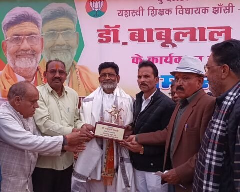 डा. बाबूलाल तिवारी का सम्मान