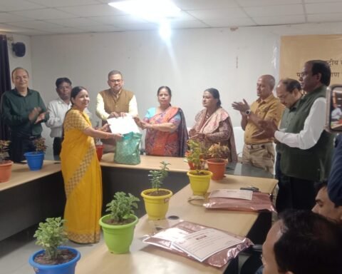 स्वास्थ्य कर्मी सम्मानित