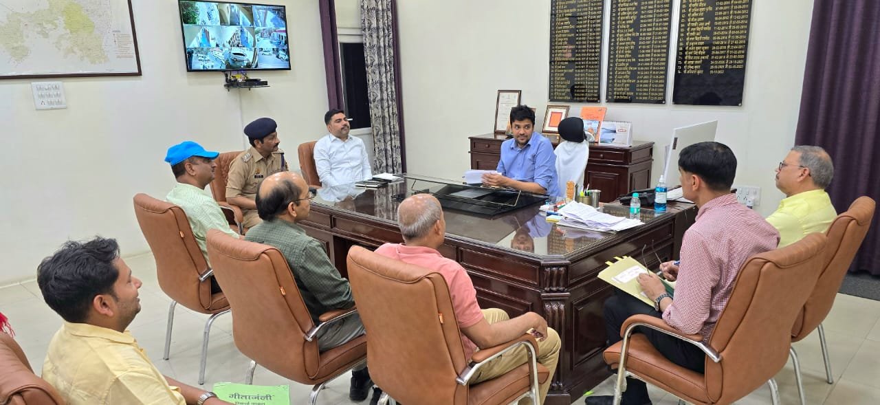 सरकारी डॉक्टरों पर प्रशासन कसेगा शिकंजा