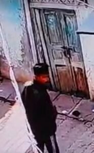 मासूम के साथ खींचतान