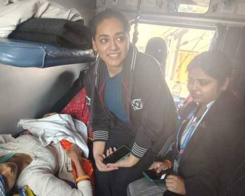 चलती ट्रेन में गूंजी किलकारी