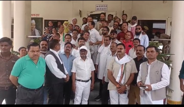 कांग्रेस ने खोला मोर्चा