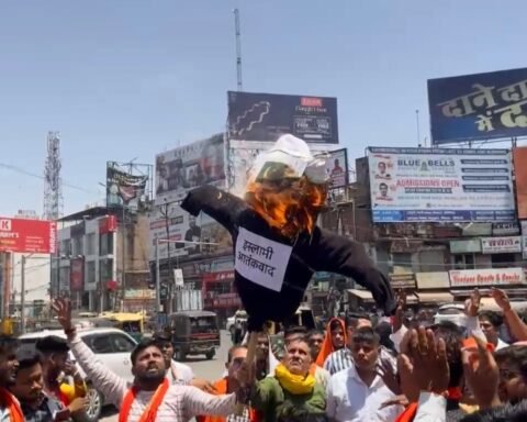 हिंदूवादी संगठनों ने किया पुतला दहन