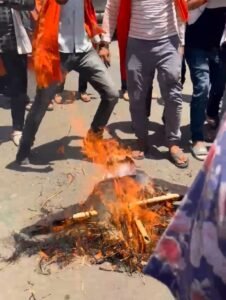 हिंदूवादी संगठनों ने किया पुतला दहन