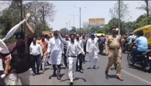 कांग्रेसी पहुंचे थाने