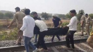 युवक का शव