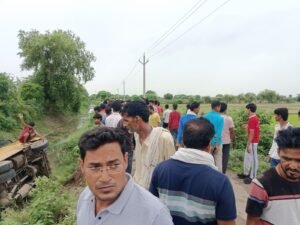 स्कूली बच्चों से भरी बस पलटी