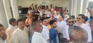 कांग्रेसियों ने दिया ज्ञापन