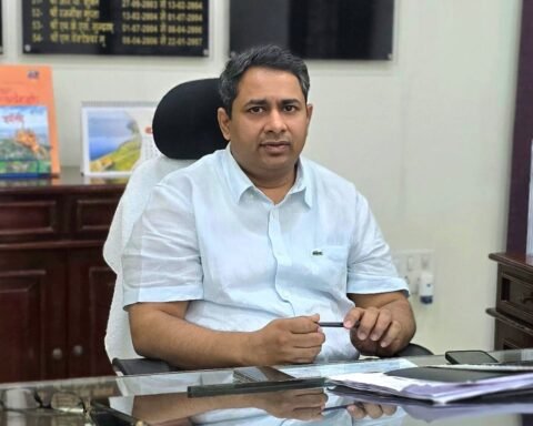 जिलाधिकारी ने दीं हार्दिक शुभकामनाएं