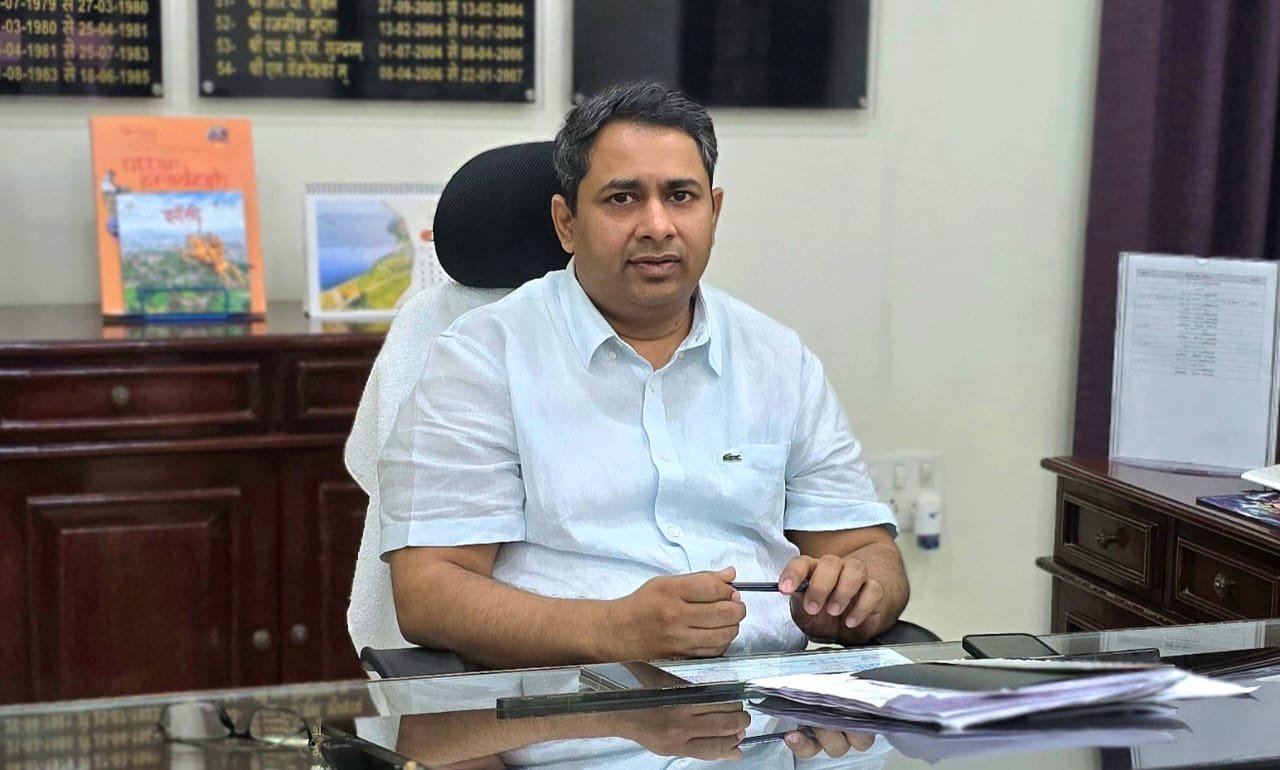 जिलाधिकारी ने दीं हार्दिक शुभकामनाएं