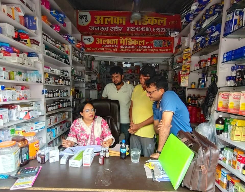 मेडिकल स्टोरों पर ताबड़तोड़ छापों से मचा हडकंप