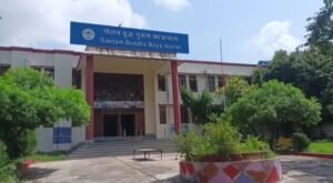 बीयू में छात्रों और गार्डों के बीच मारपीट
