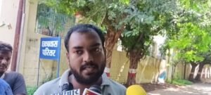 बीयू में छात्रों और गार्डों के बीच मारपीट
