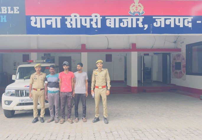 तीन आरोपी गिरफ्तार 