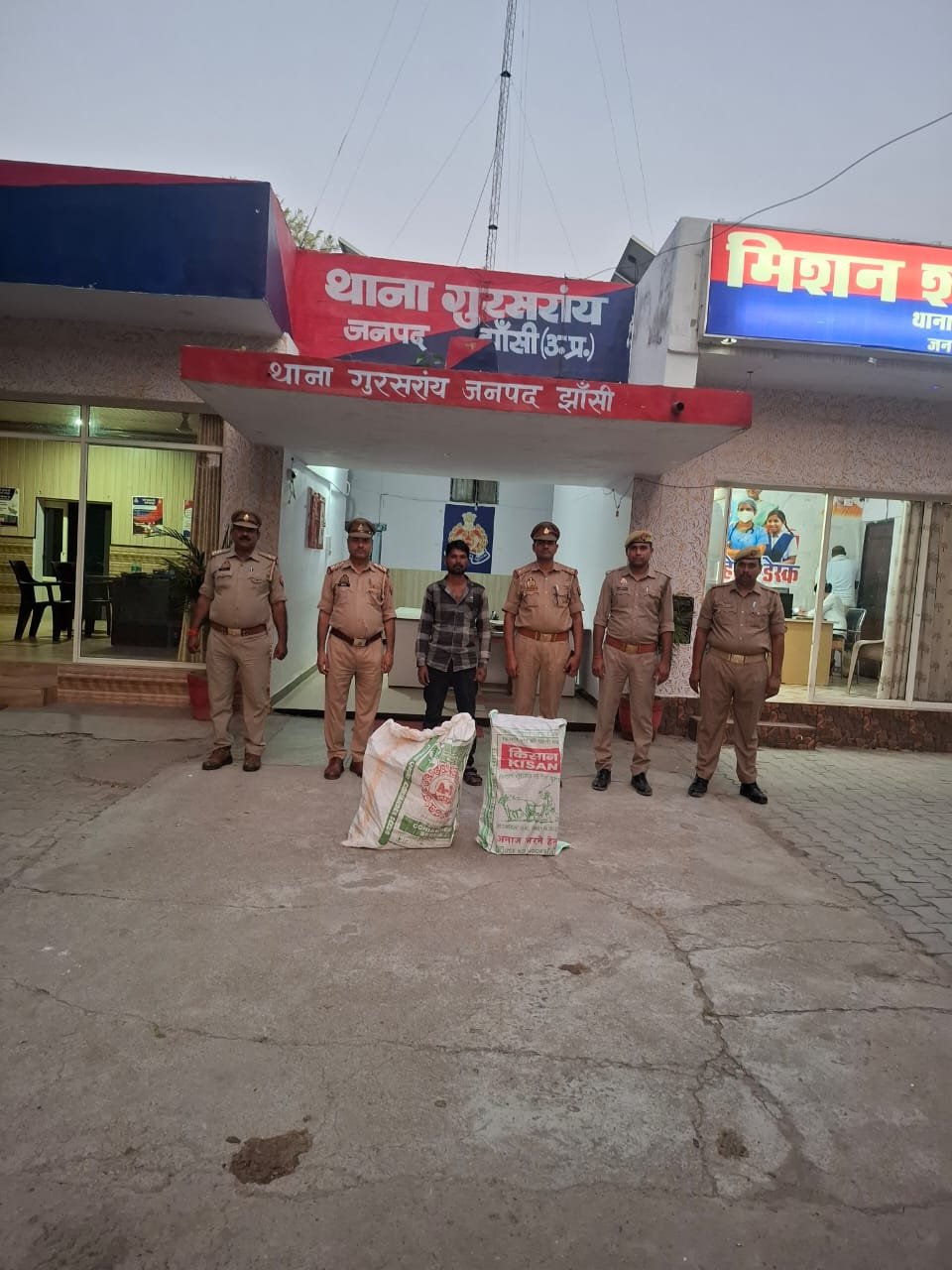 विस्फोटक के साथ अभियुक्त गिरफ्तार
