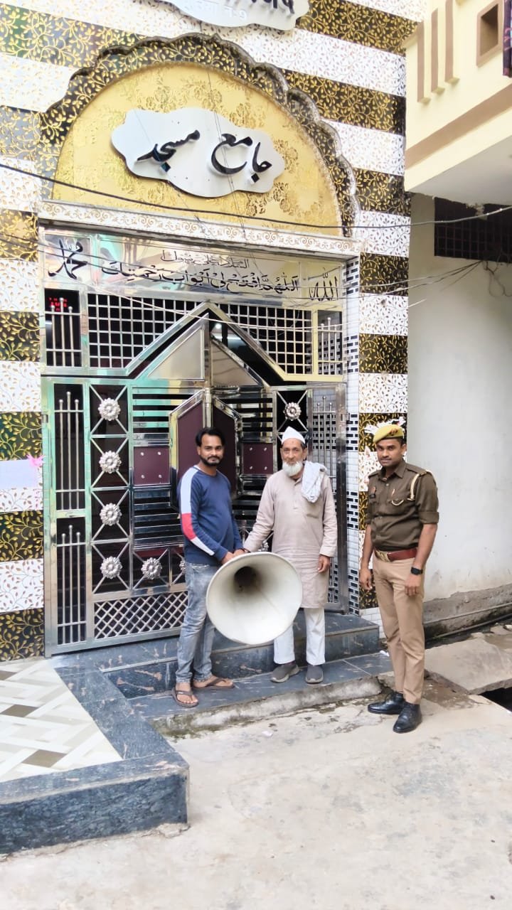 उतरवाए गए लाउडस्पीकर