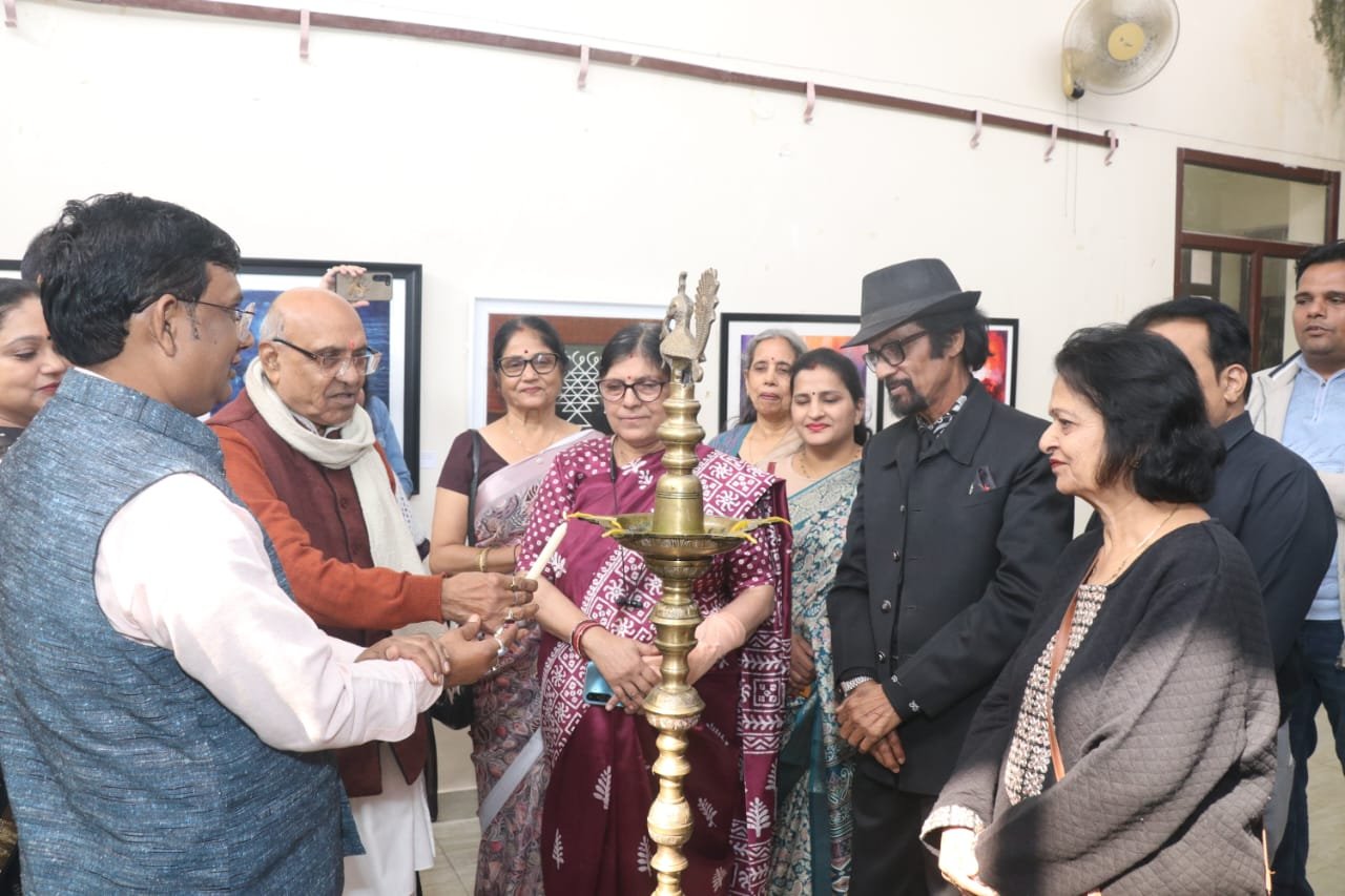 आर्ट एग्ज़िबिशन