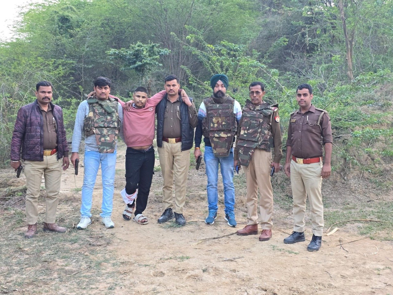 रंगदारी मांगने के आरोपी मुठभेड़ में गिरफ्तार