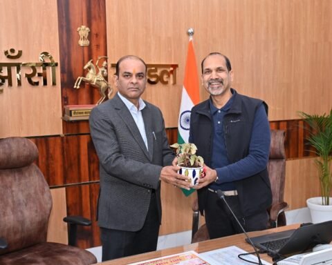 झांसी ।उत्तर मध्य रेलवे के झांसी रेल मंडल में आज जल संरक्षण विषय पर एक महत्वपूर्ण एवं जागरूकता-प्रधान सेमिनार का आयोजन किया गया।