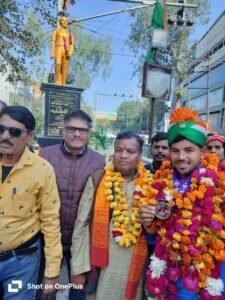 सौरभ का स्टेशन पर हुआ भव्य स्वागत