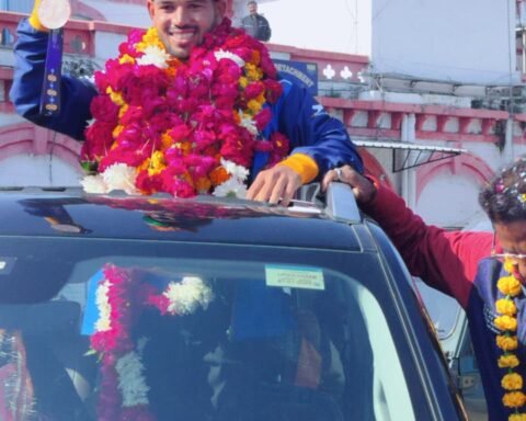 सौरभ का स्टेशन पर हुआ भव्य स्वागत