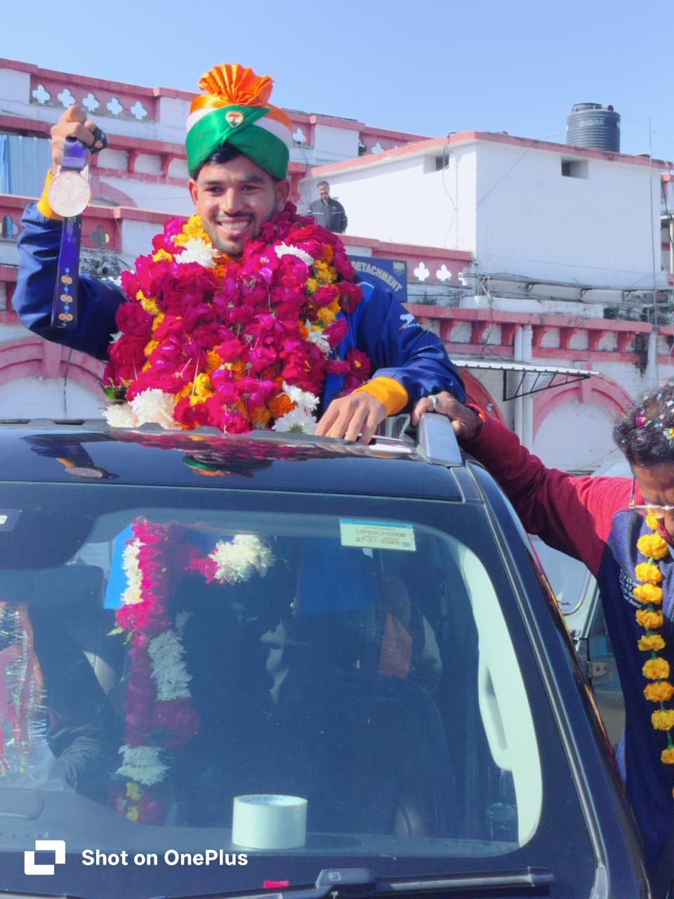 सौरभ का स्टेशन पर हुआ भव्य स्वागत